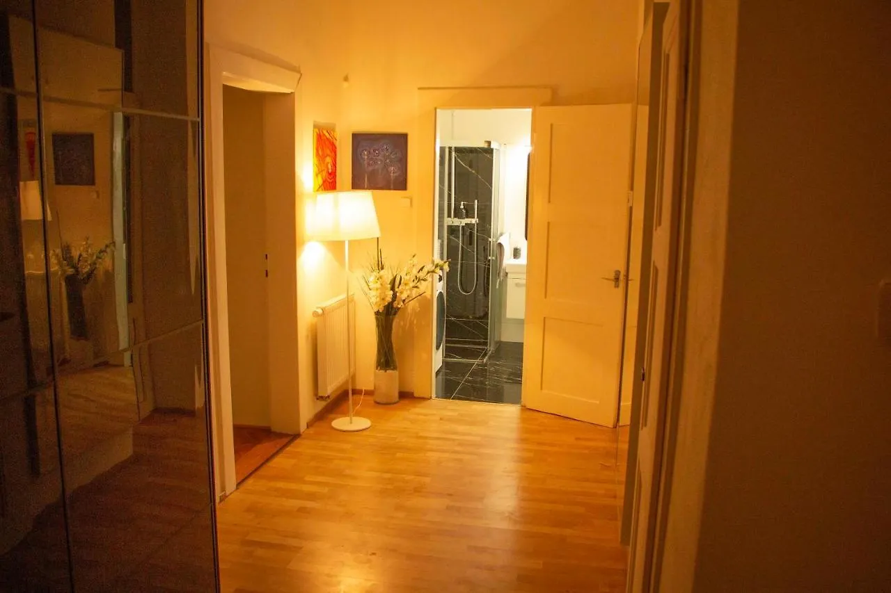 Double King Size Sunny Suite In Castle Area براغ شقة