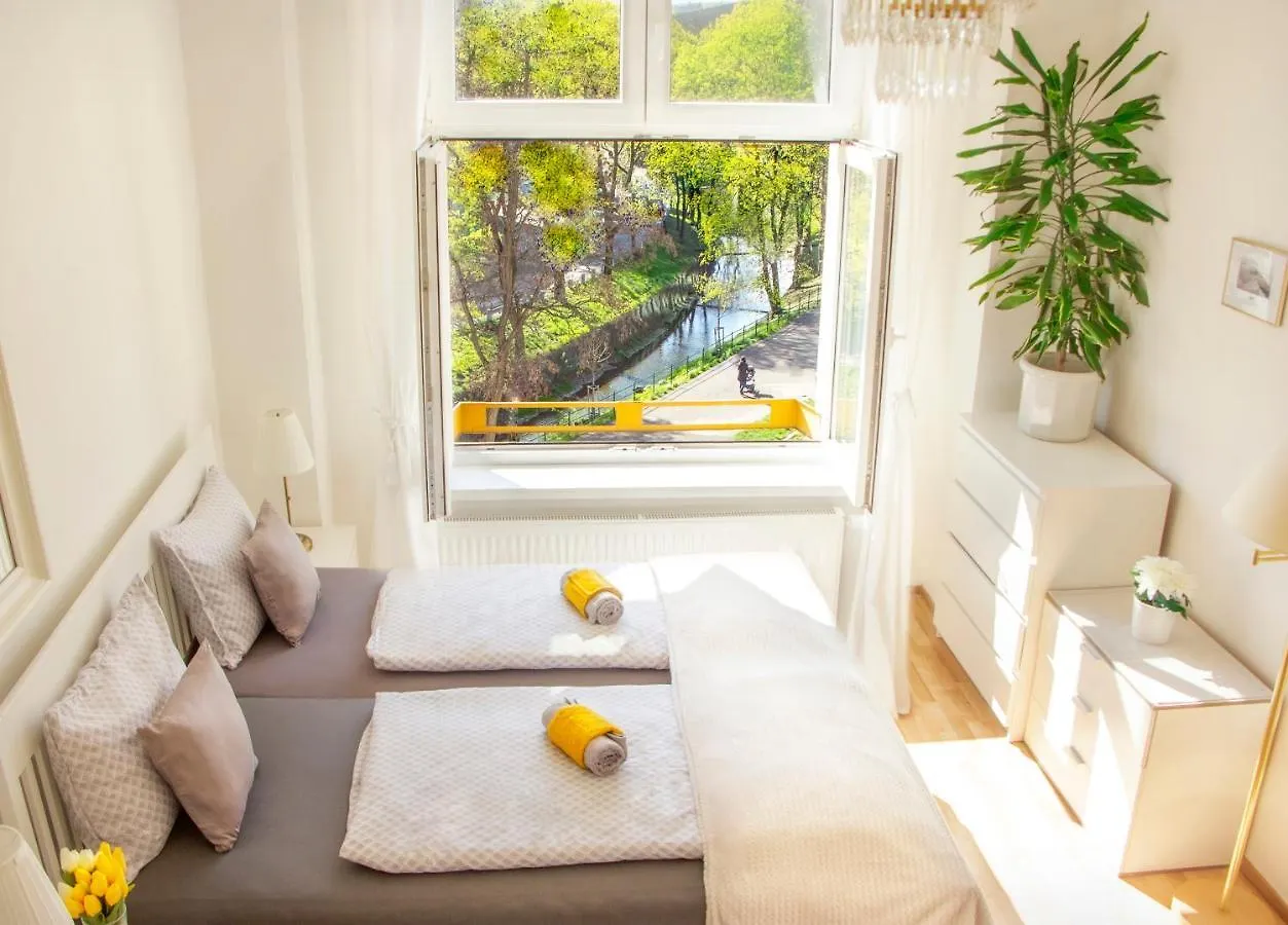 דירה פראג Double King Size Sunny Suite In Castle Area