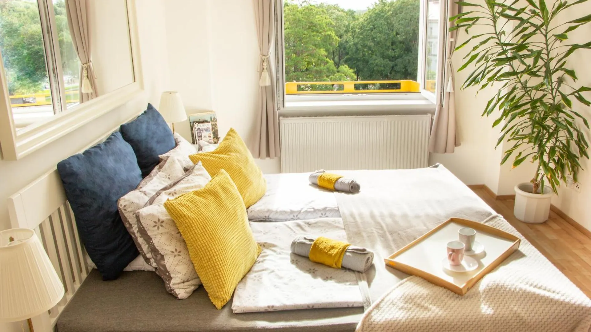 פראג Double King Size Sunny Suite In Castle Area דירה
